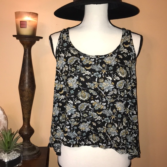 Floral tank - Picture 1 of 3